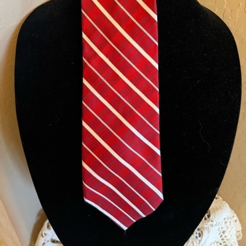 Tommy Hilfiger Men's Red Stripe Slim Neck Tie Silk